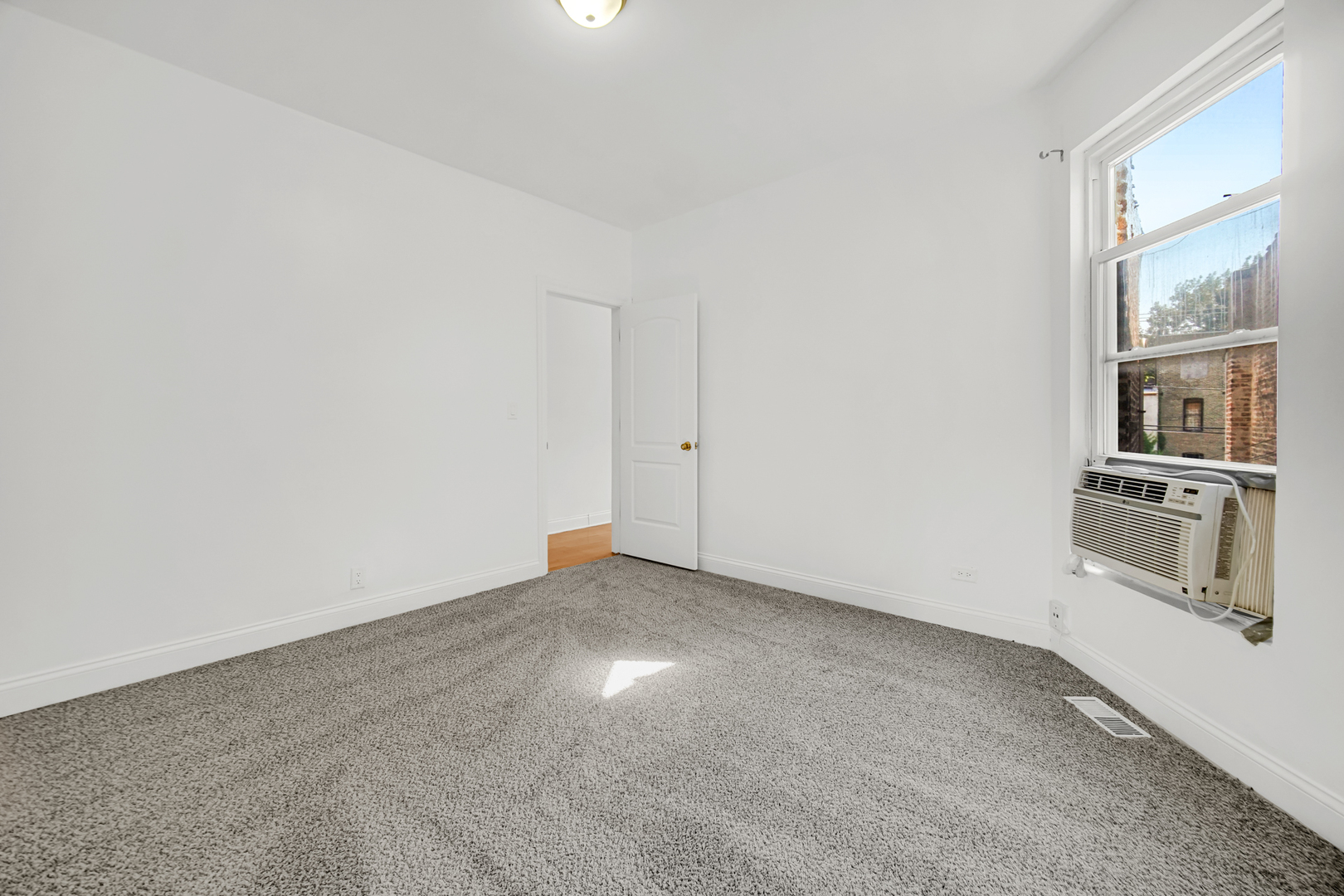 4743 S Champlain Avenue, Chicago, IL 60615