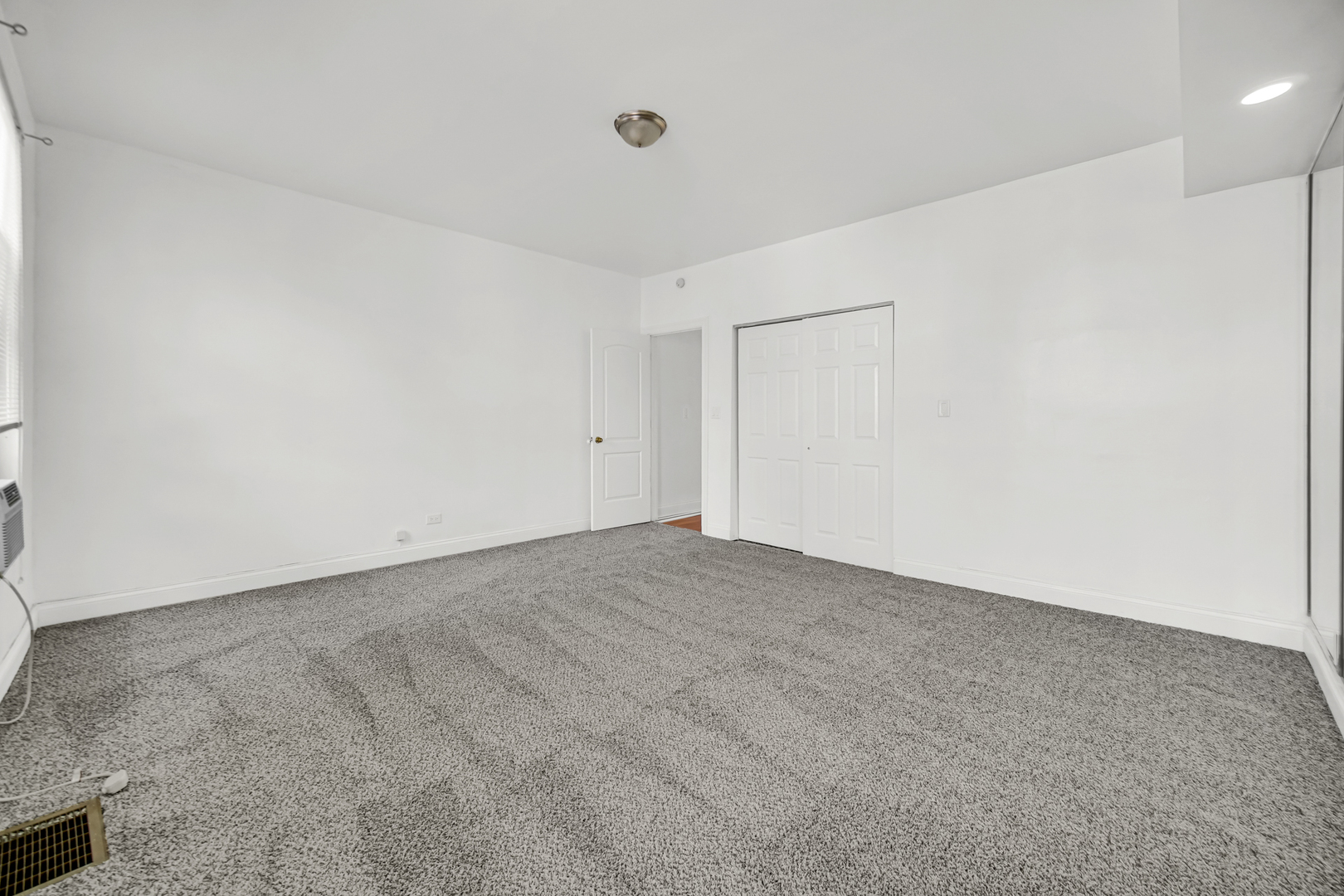 4743 S Champlain Avenue, Chicago, IL 60615