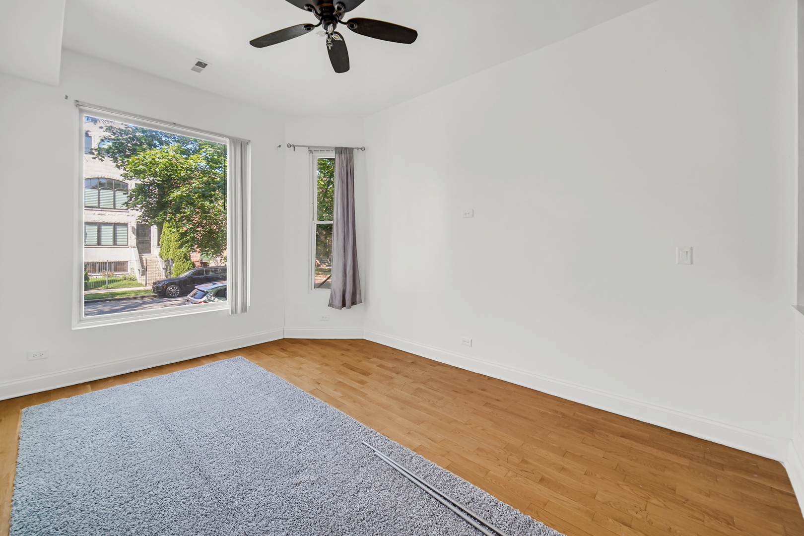 4743 S Champlain Avenue, Chicago, IL 60615