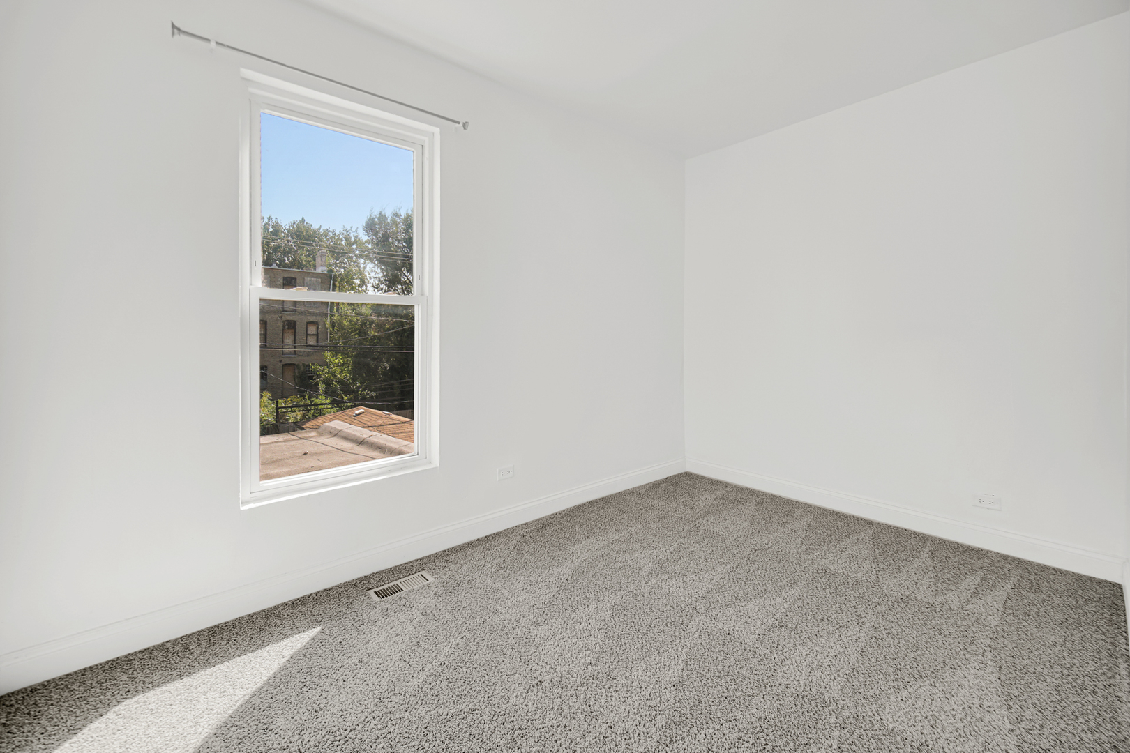 4743 S Champlain Avenue, Chicago, IL 60615