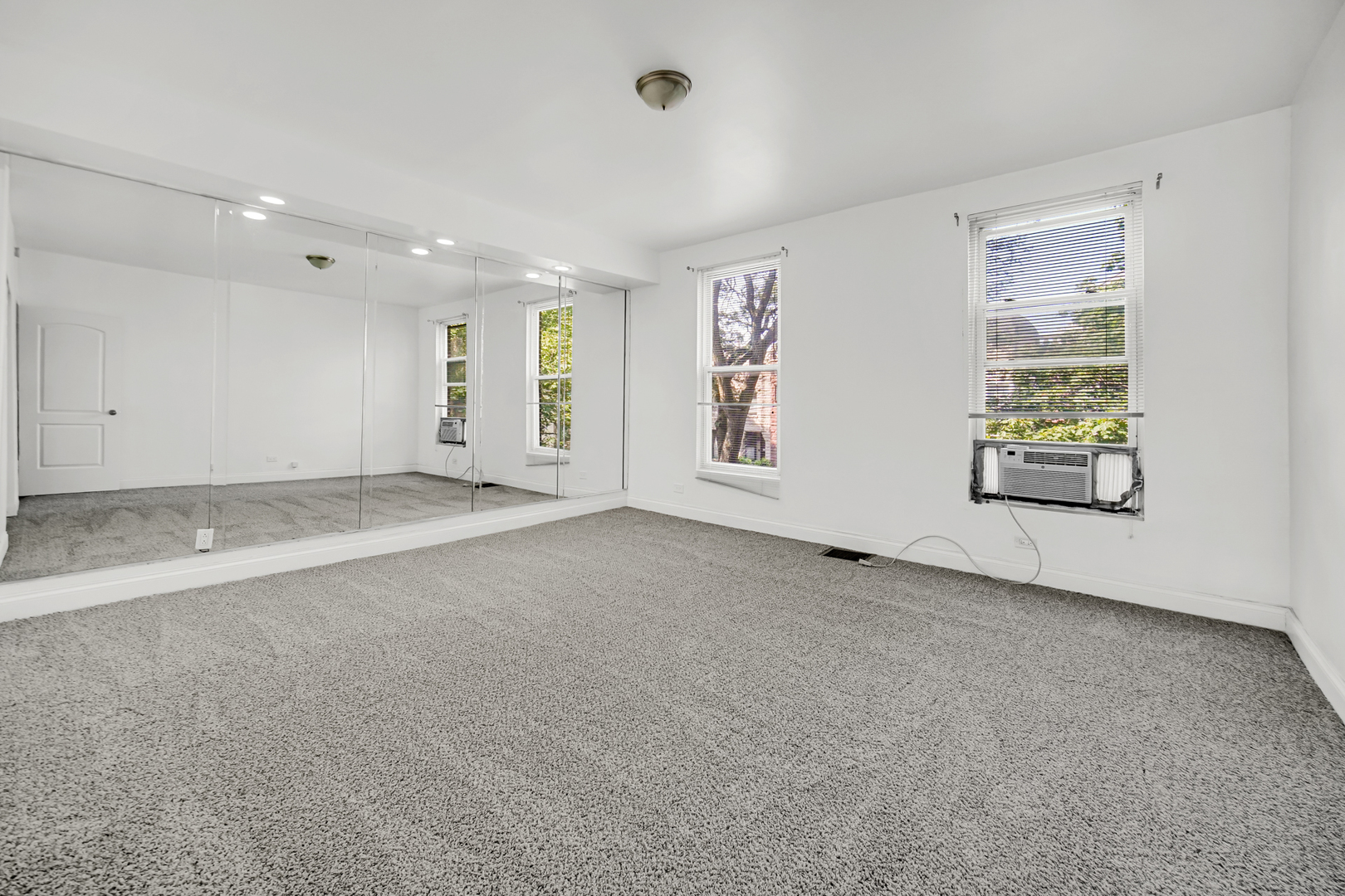 4743 S Champlain Avenue, Chicago, IL 60615