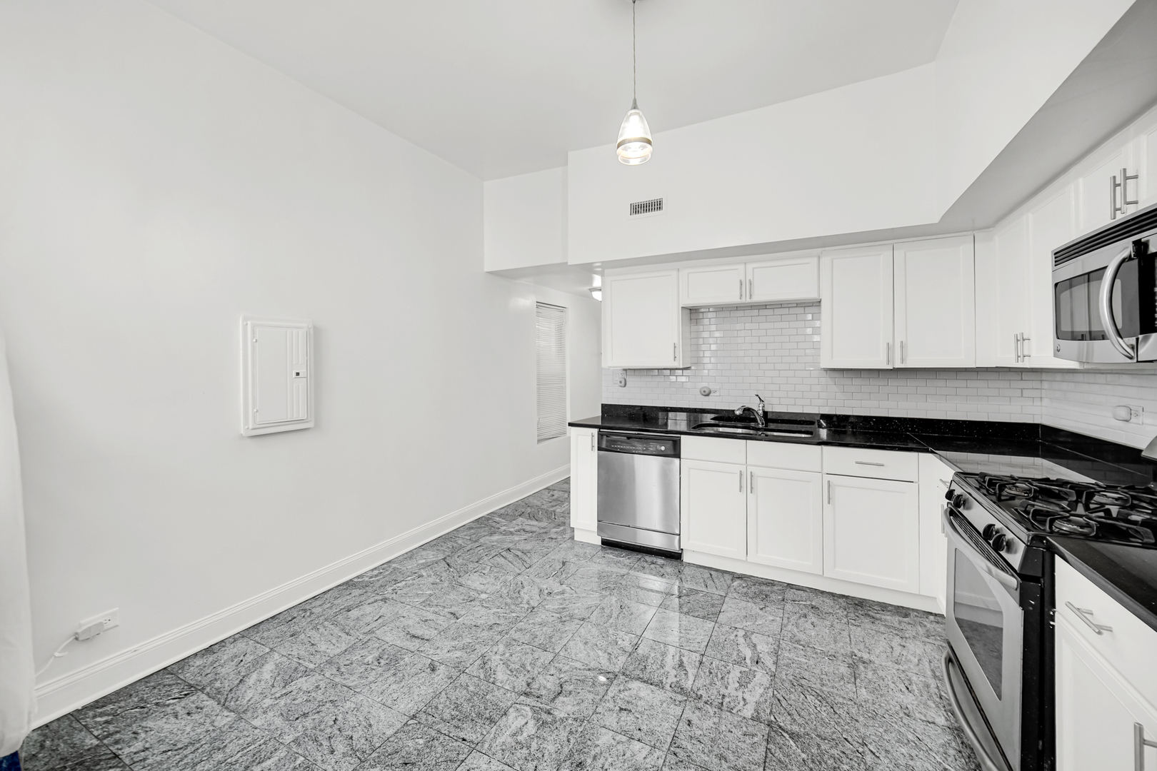 4743 S Champlain Avenue, Chicago, IL 60615