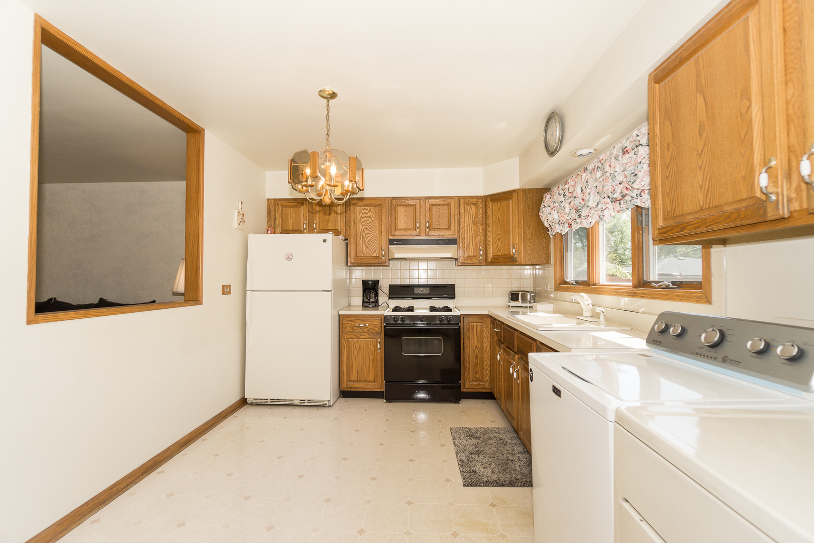 427 W Moreland Avenue, Addison, IL 60101