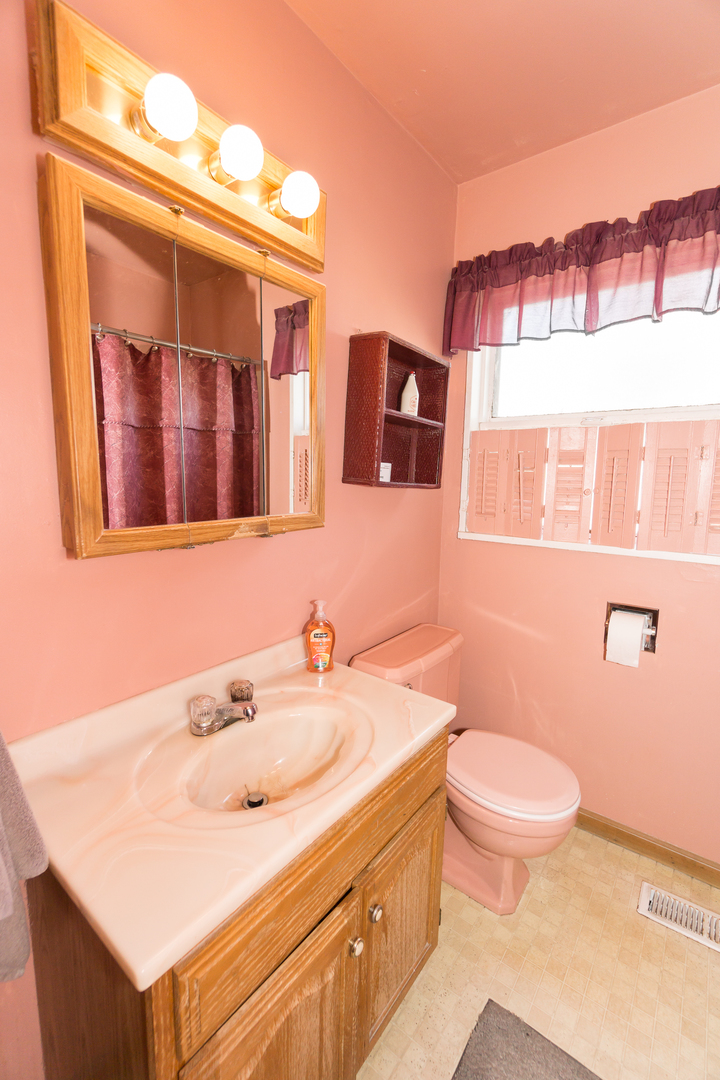 427 W Moreland Avenue, Addison, IL 60101