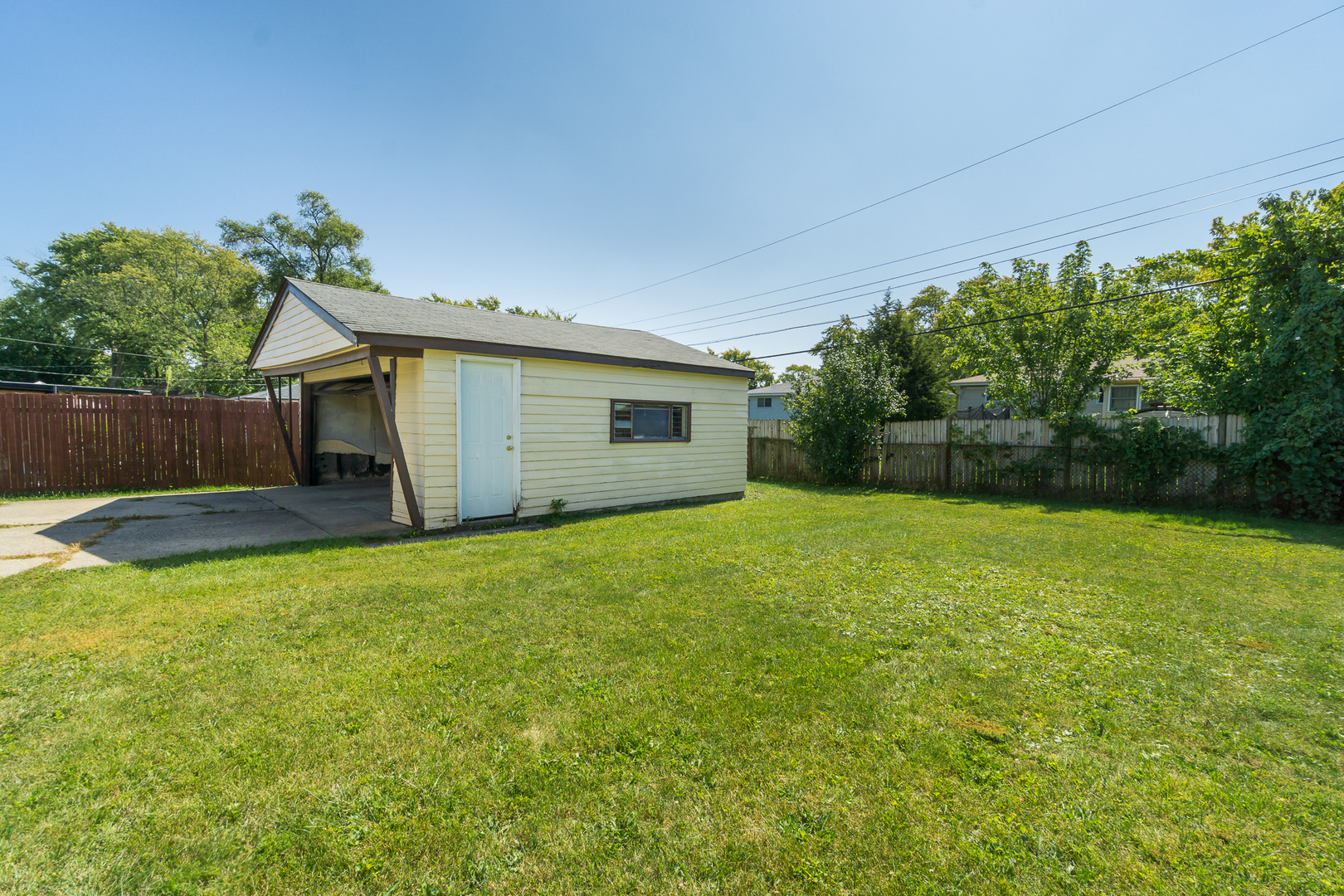 427 W Moreland Avenue, Addison, IL 60101