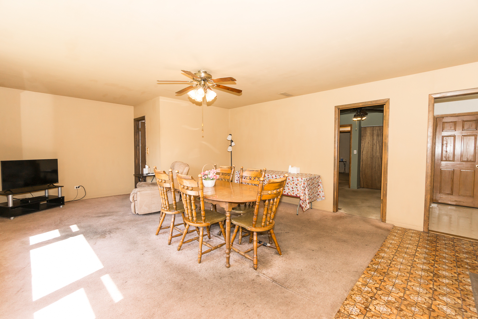 427 W Moreland Avenue, Addison, IL 60101