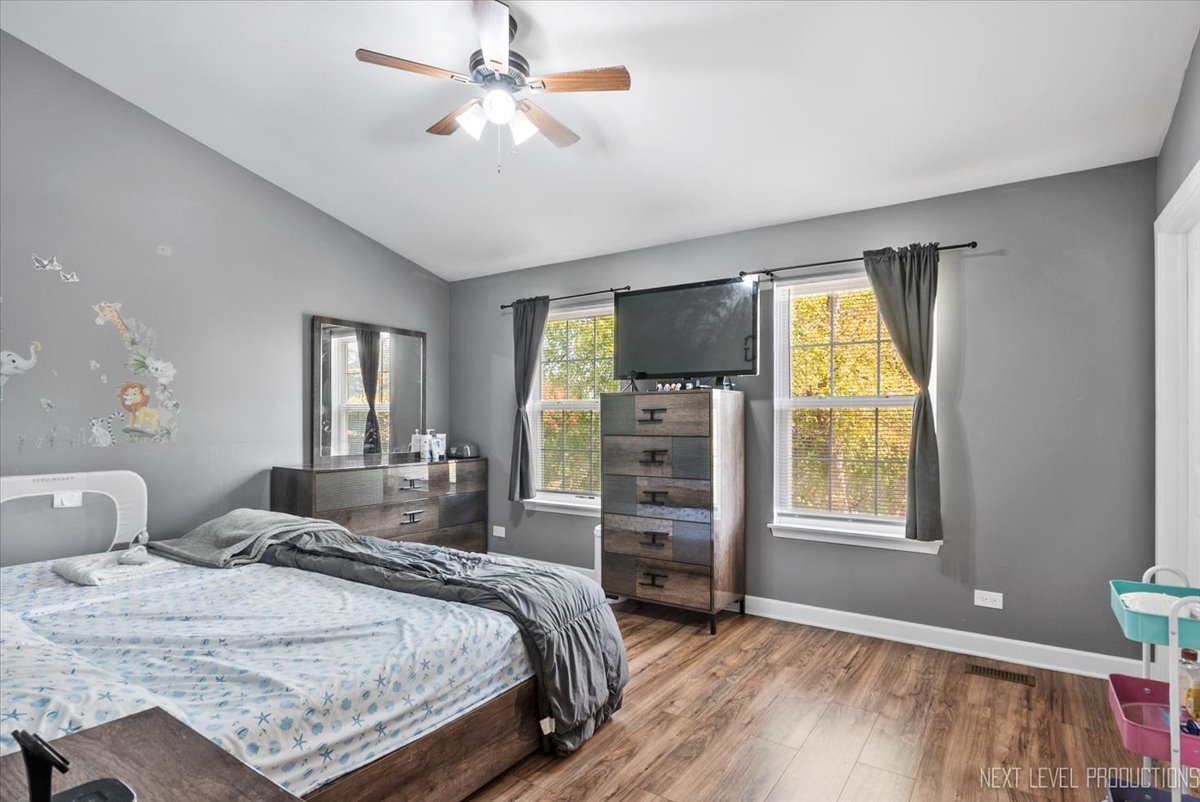 126 Pinehurst Drive, Mundelein, IL 60060