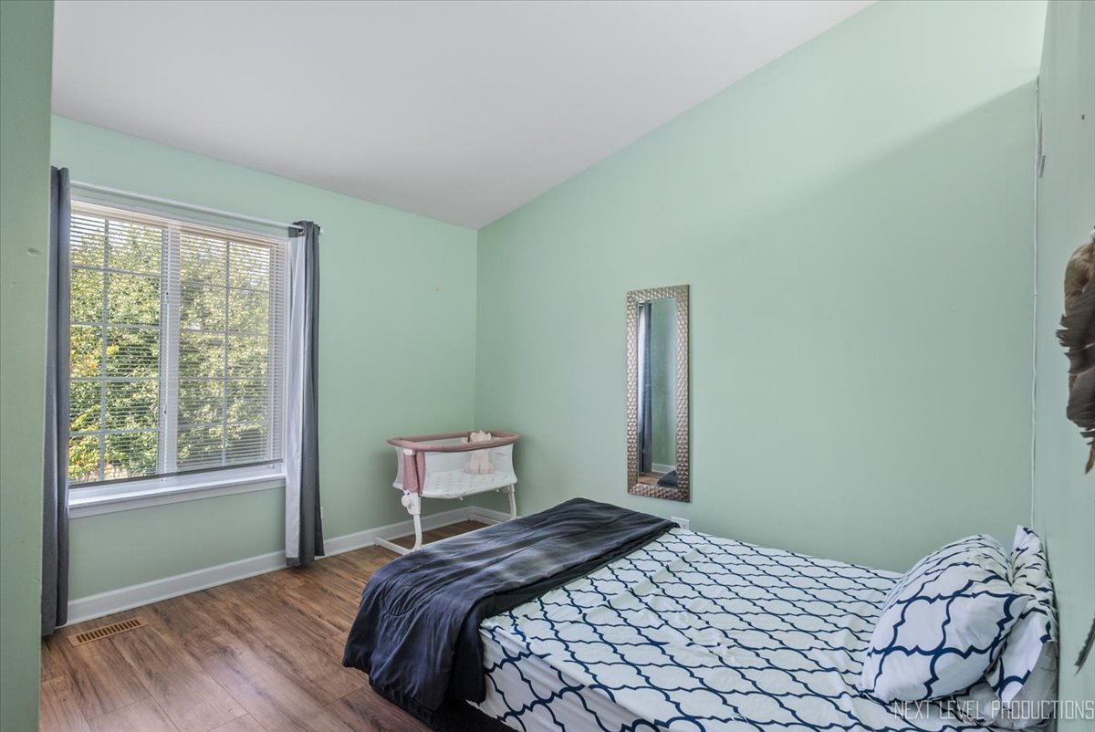 126 Pinehurst Drive, Mundelein, IL 60060