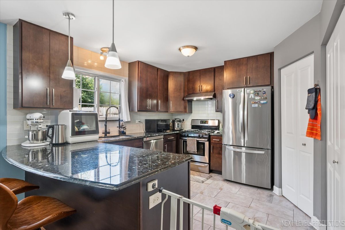 126 Pinehurst Drive, Mundelein, IL 60060