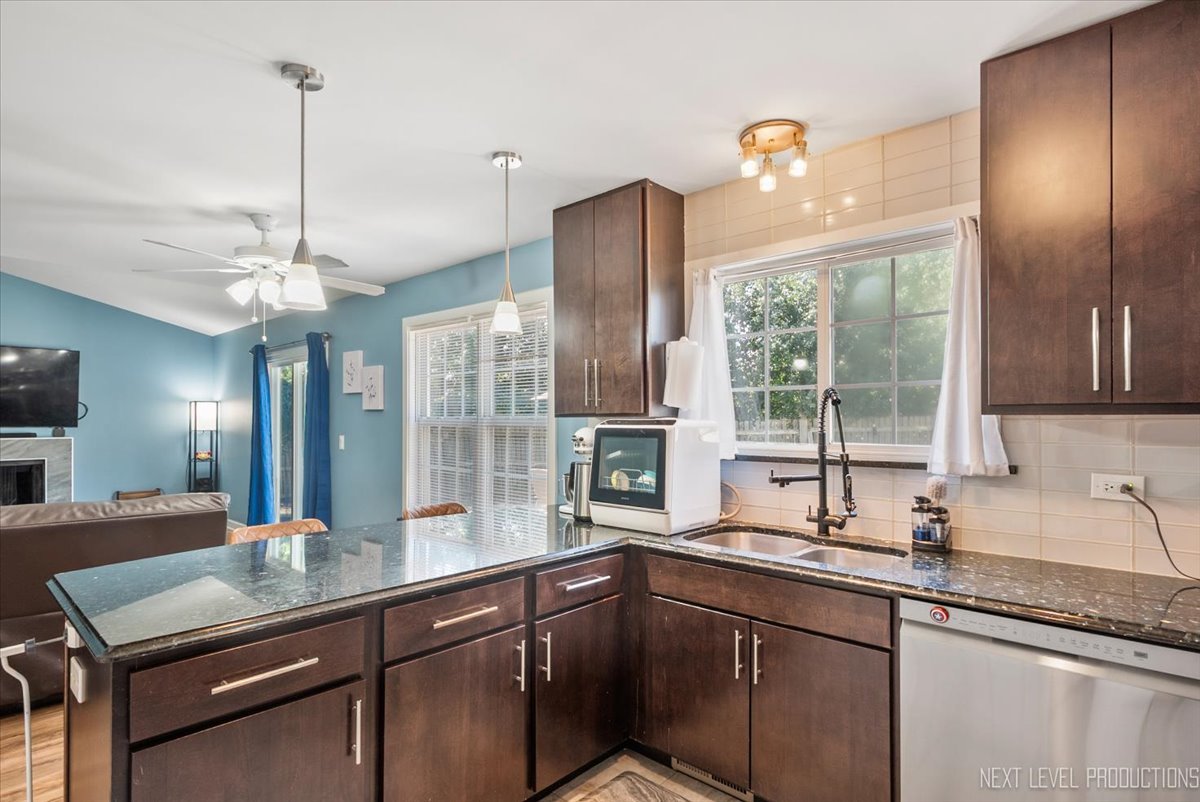 126 Pinehurst Drive, Mundelein, IL 60060