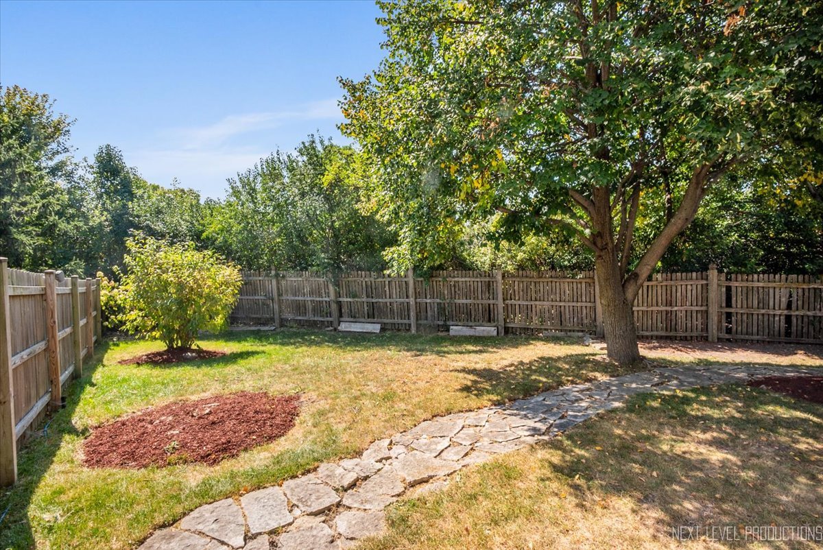126 Pinehurst Drive, Mundelein, IL 60060