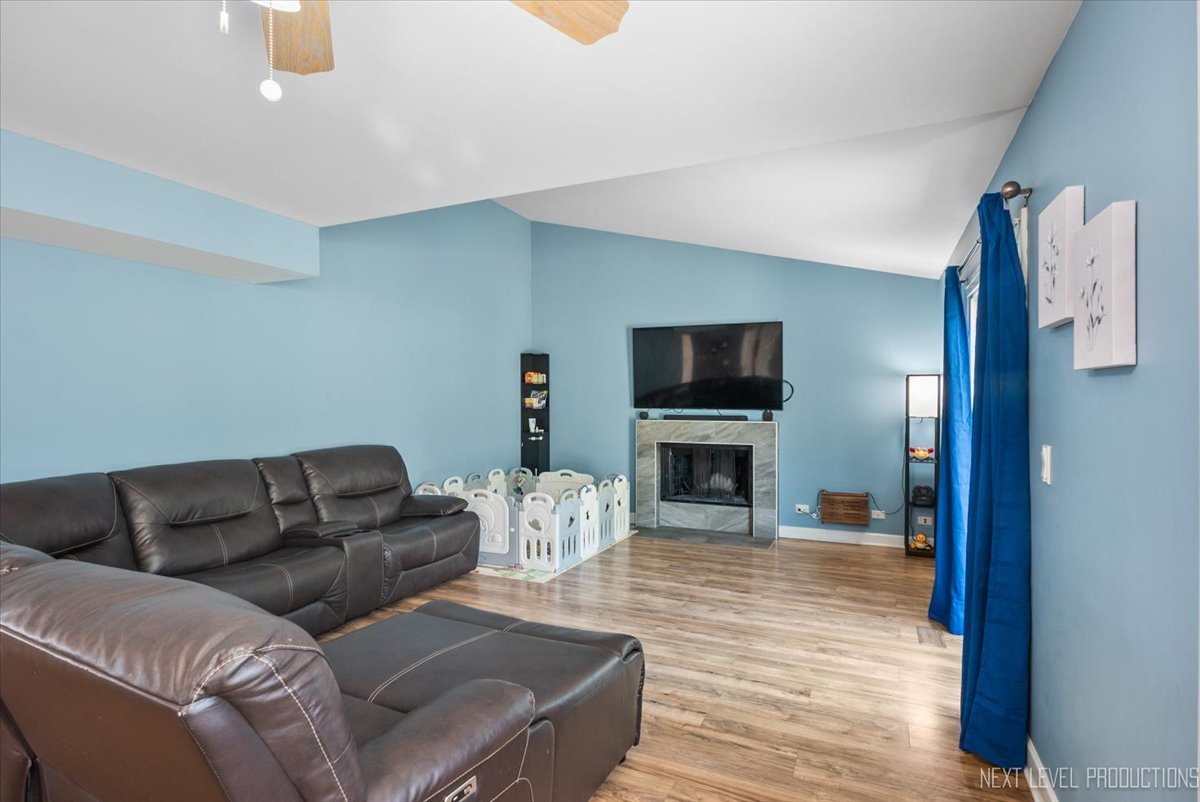 126 Pinehurst Drive, Mundelein, IL 60060