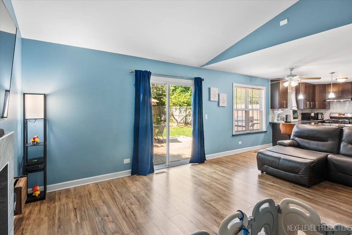 126 Pinehurst Drive, Mundelein, IL 60060