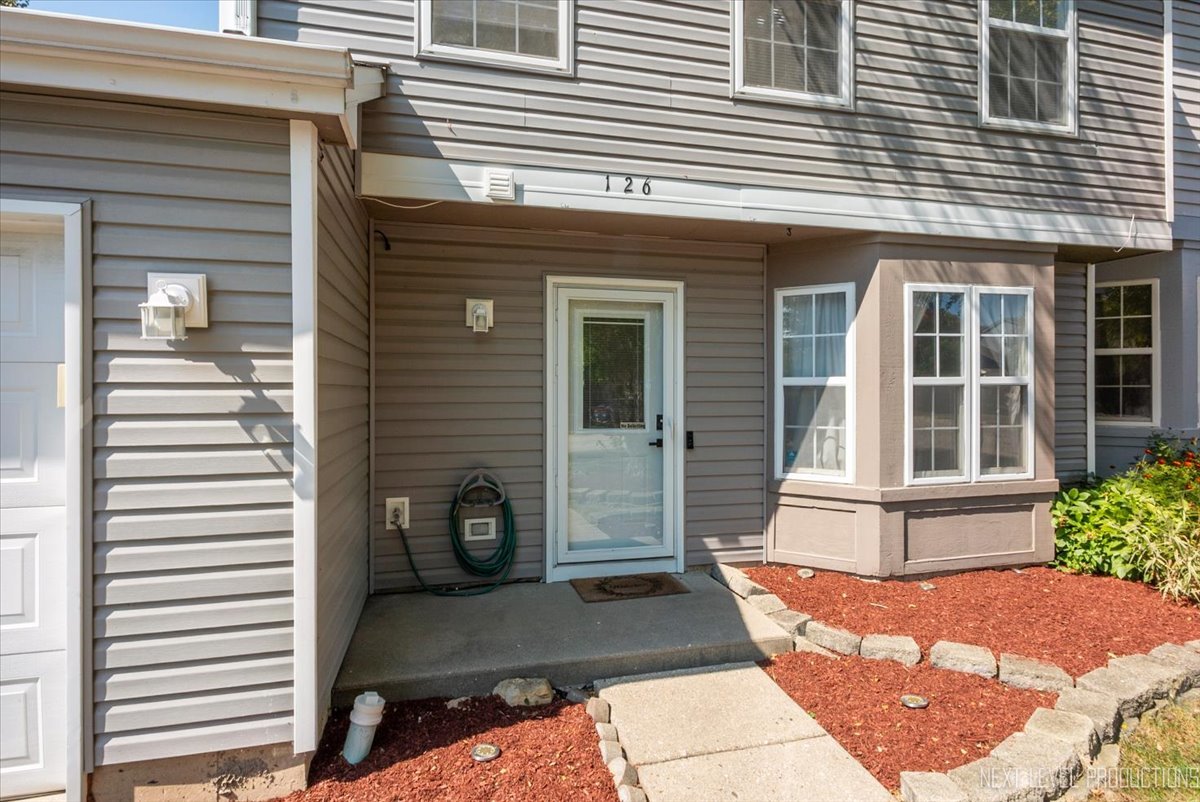 126 Pinehurst Drive, Mundelein, IL 60060