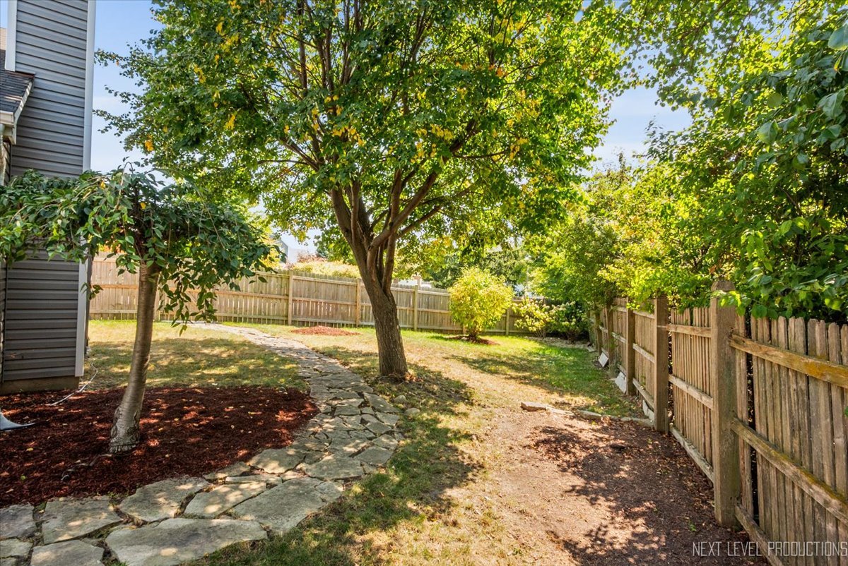 126 Pinehurst Drive, Mundelein, IL 60060
