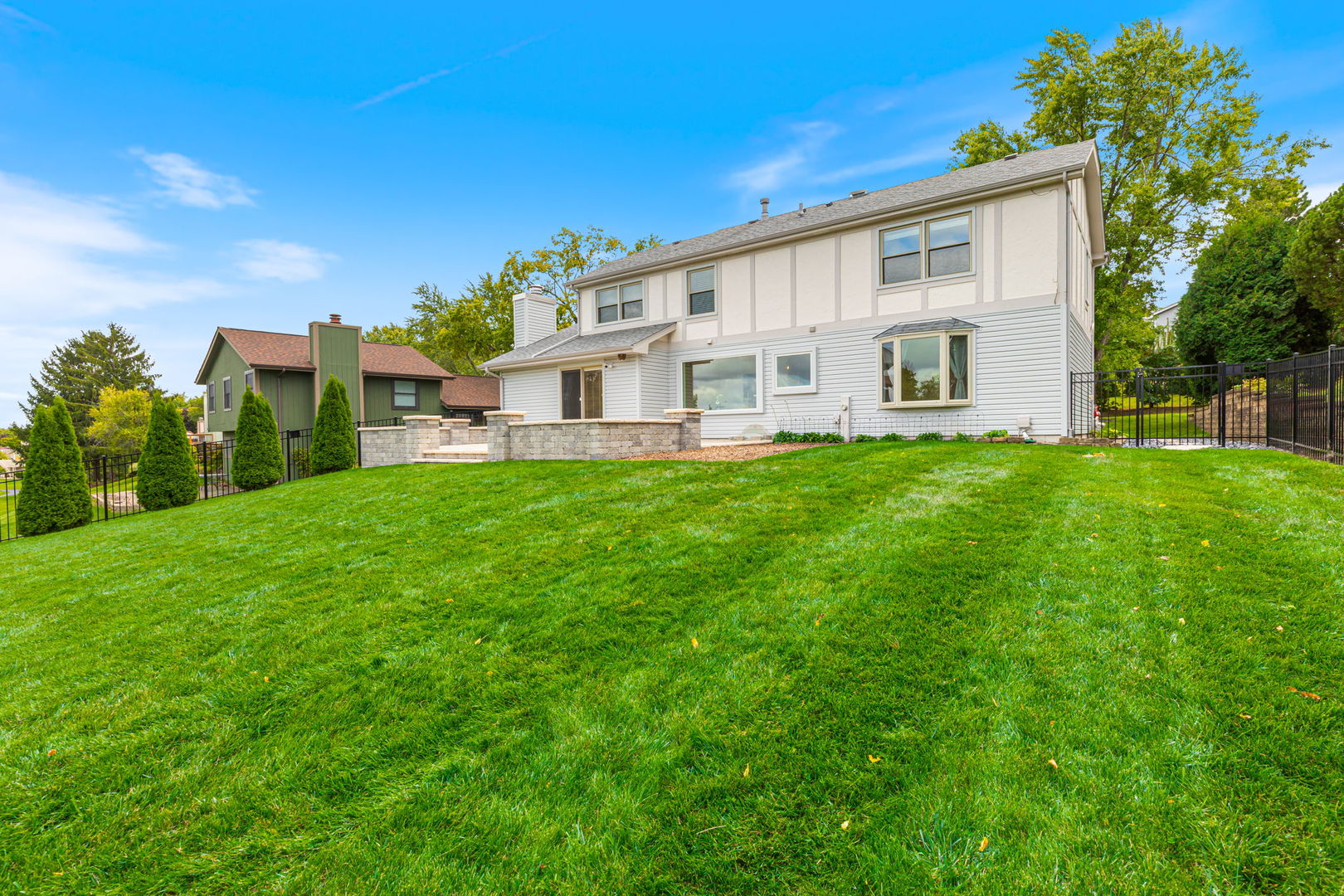 2182 Carriage Hill Road, Lisle, IL 60532