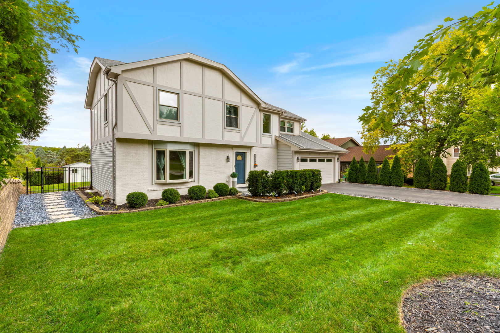 2182 Carriage Hill Road, Lisle, IL 60532