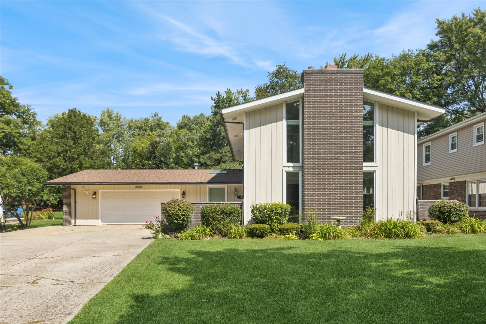 1136 Barneswood Drive, Downers Grove, IL 60515