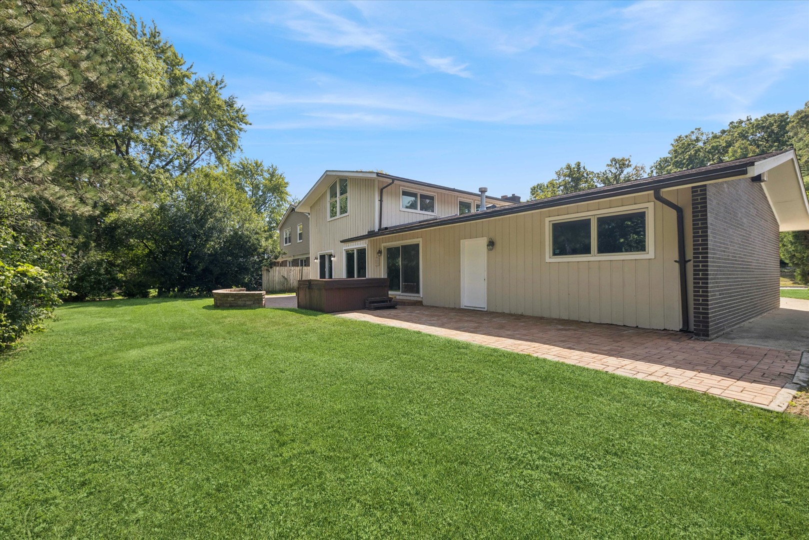 1136 Barneswood Drive, Downers Grove, IL 60515