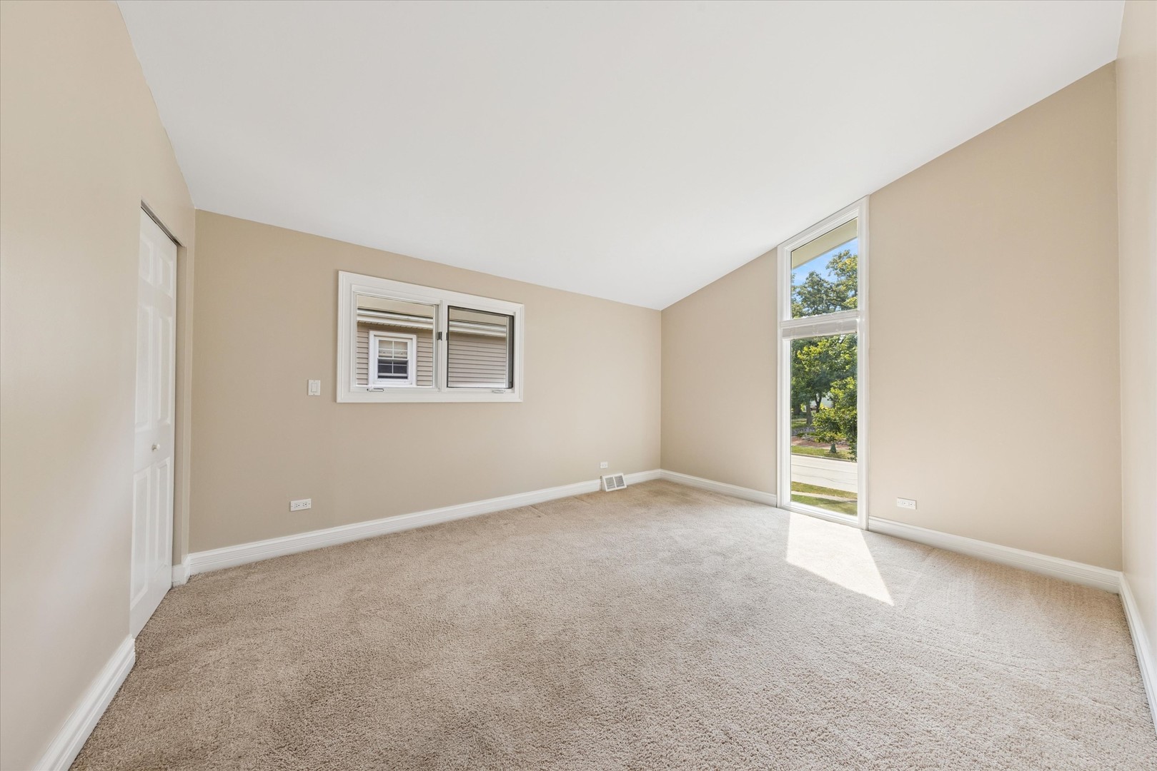 1136 Barneswood Drive, Downers Grove, IL 60515