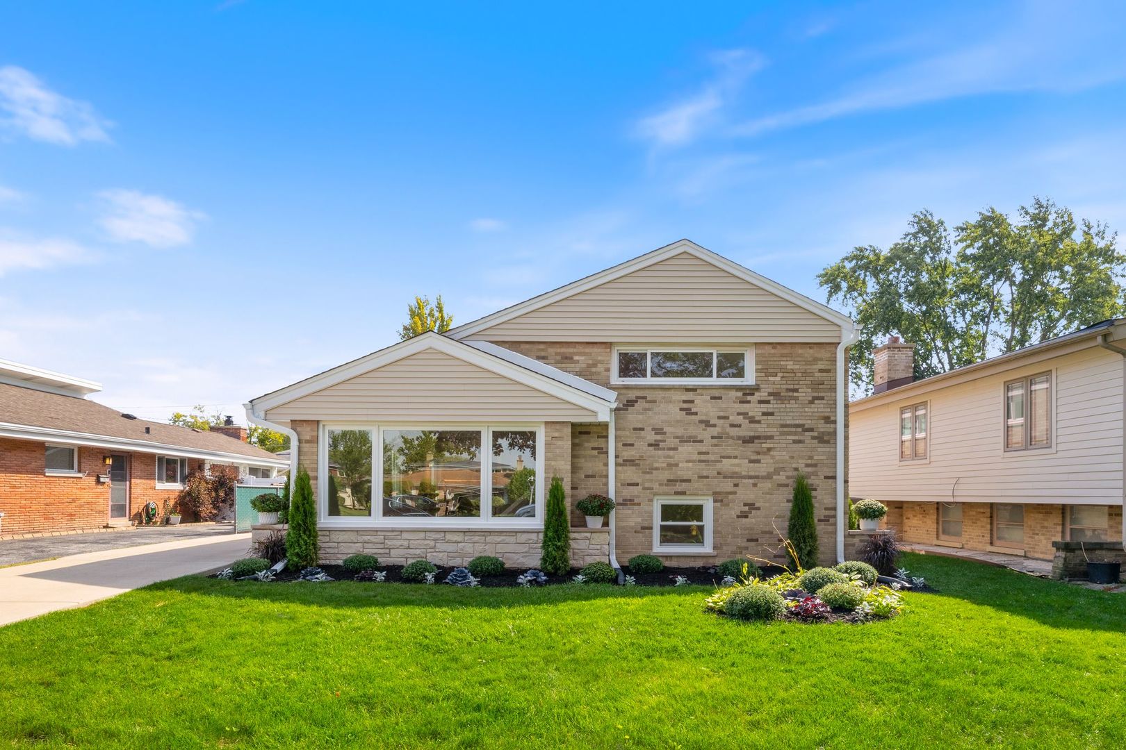1025 N KNIGHT Avenue, Park Ridge, IL 60068