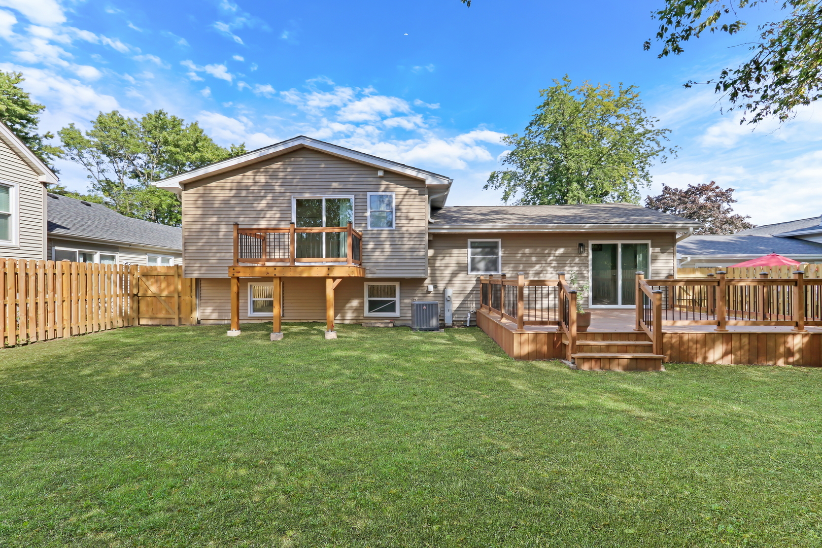 816 Juneway Avenue, Deerfield, IL 60015