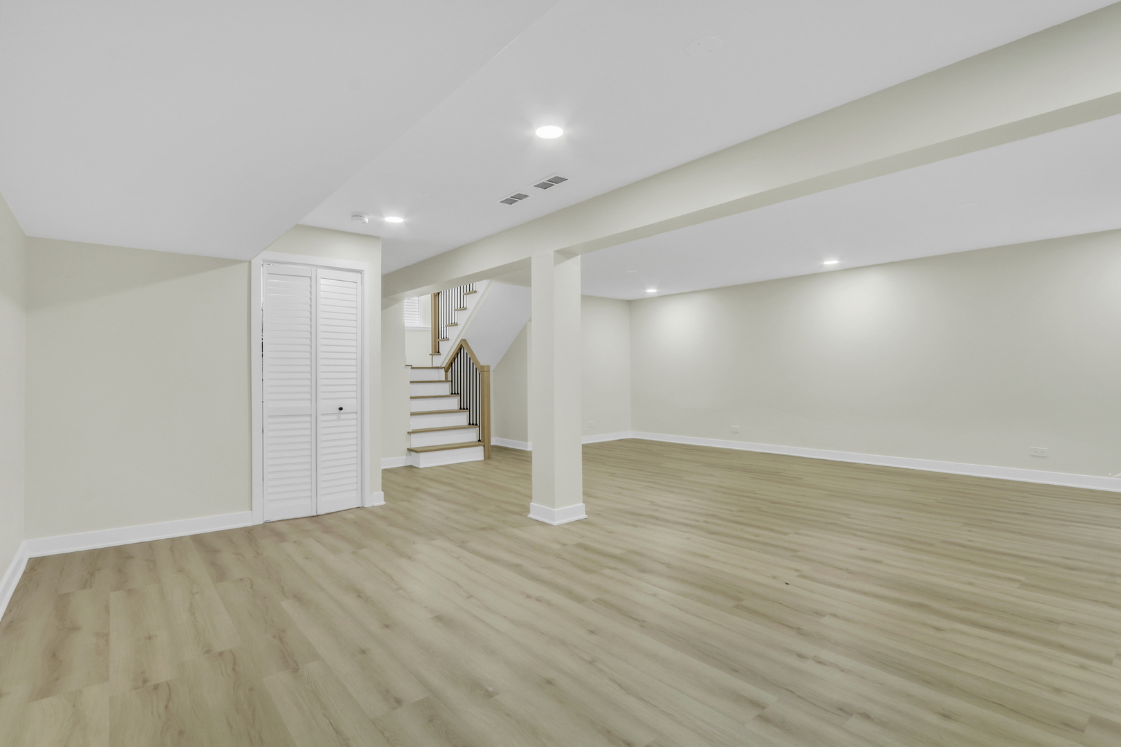 816 Juneway Avenue, Deerfield, IL 60015