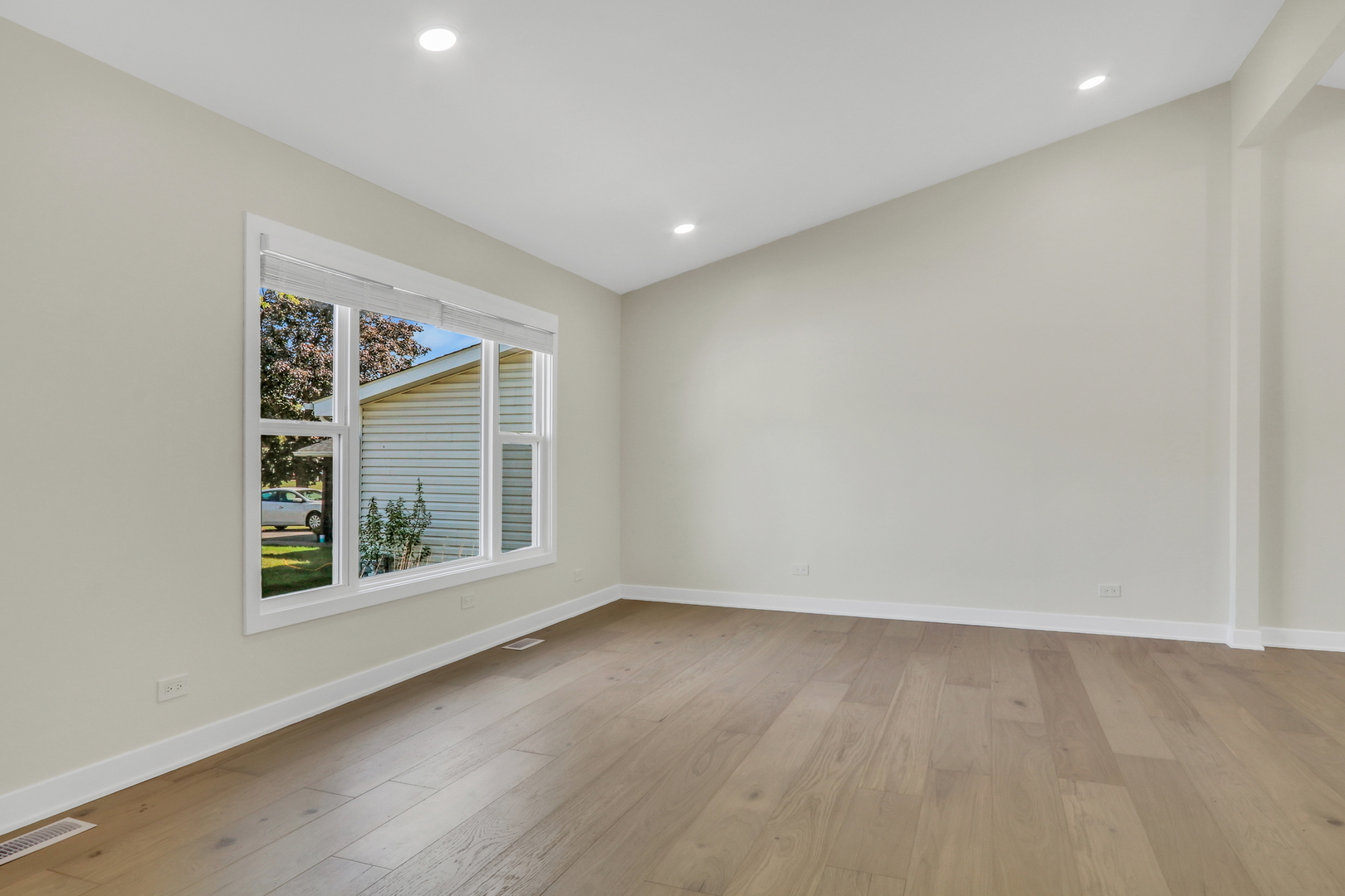 816 Juneway Avenue, Deerfield, IL 60015