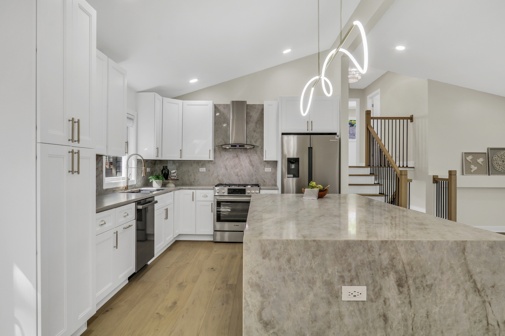 816 Juneway Avenue, Deerfield, IL 60015