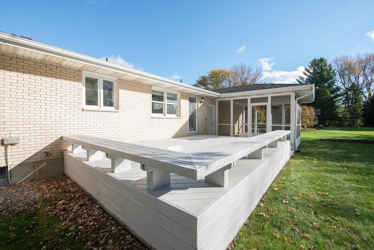 71 Flint Drive, Barrington, IL 60010