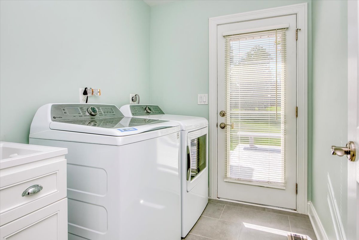 71 Flint Drive, Barrington, IL 60010