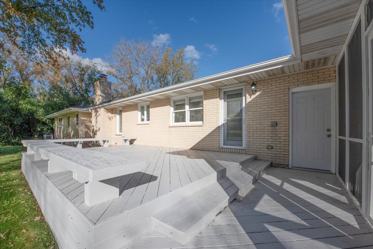 71 Flint Drive, Barrington, IL 60010