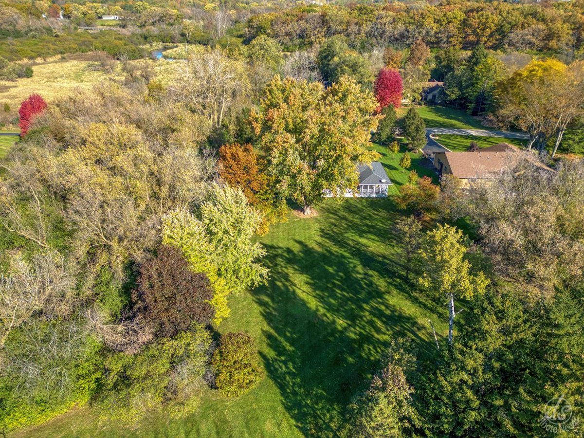 71 Flint Drive, Barrington, IL 60010