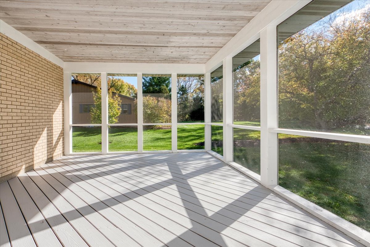 71 Flint Drive, Barrington, IL 60010