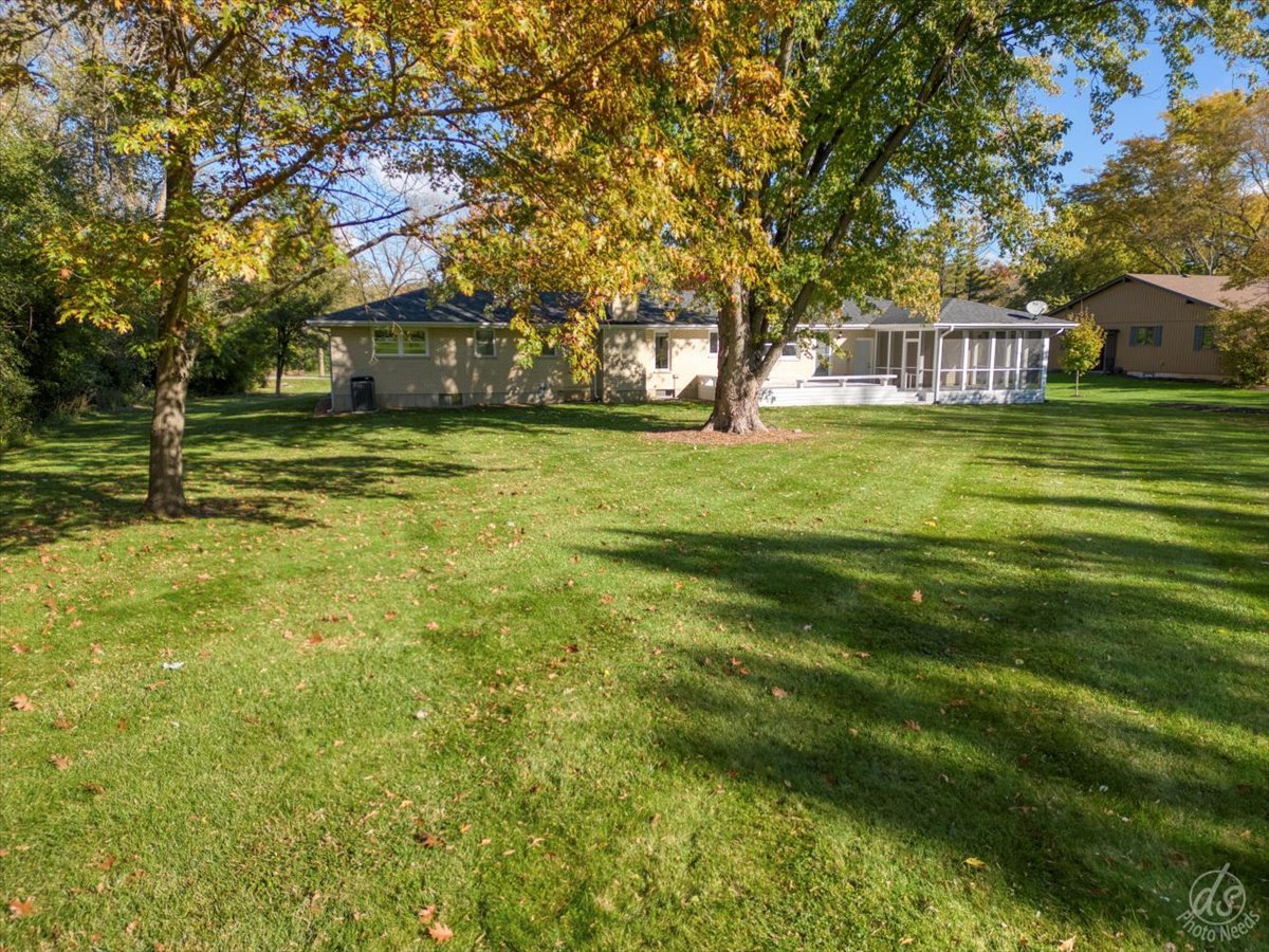 71 Flint Drive, Barrington, IL 60010