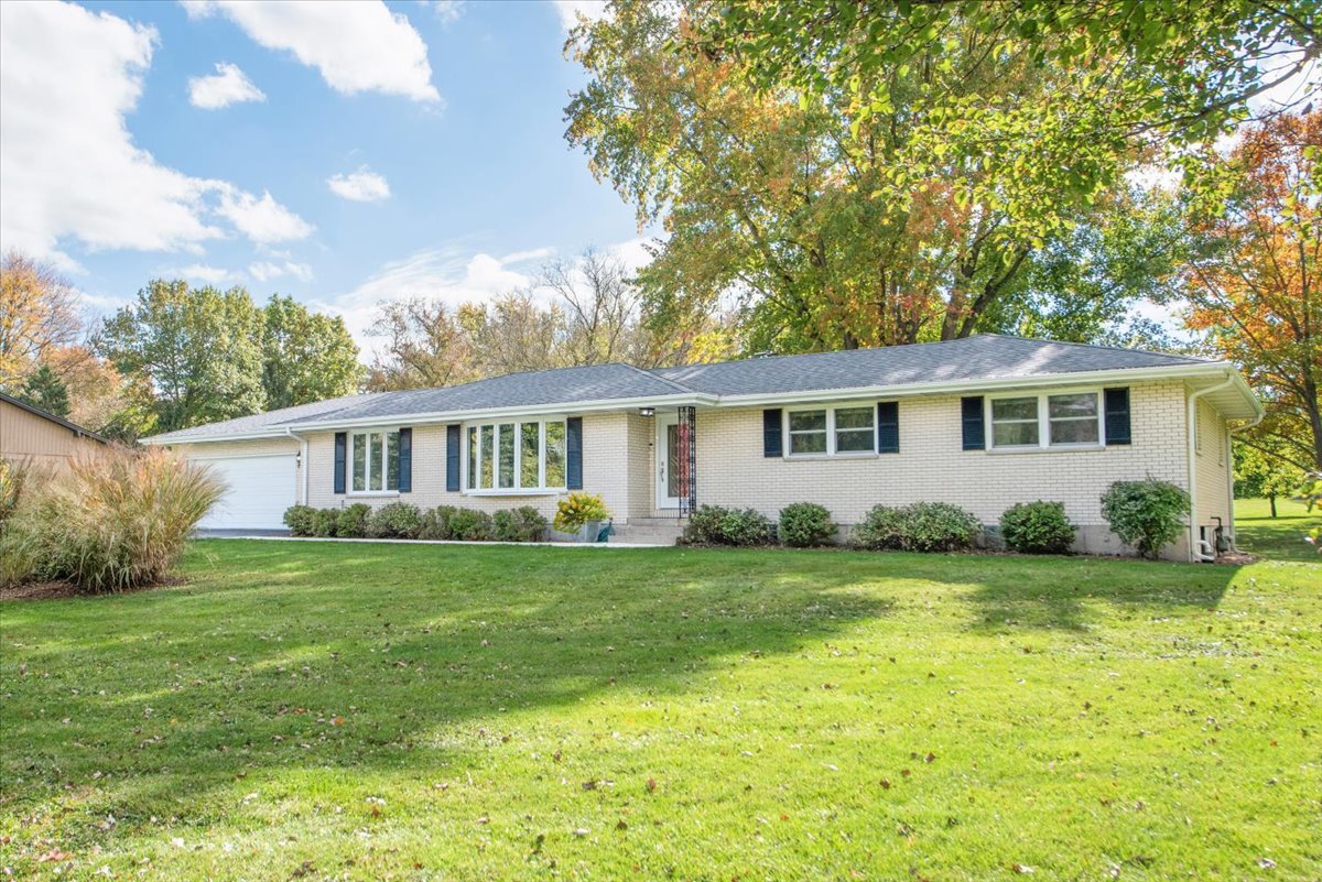 71 Flint Drive, Barrington, IL 60010