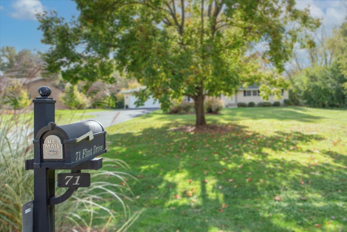 71 Flint Drive, Barrington, IL 60010