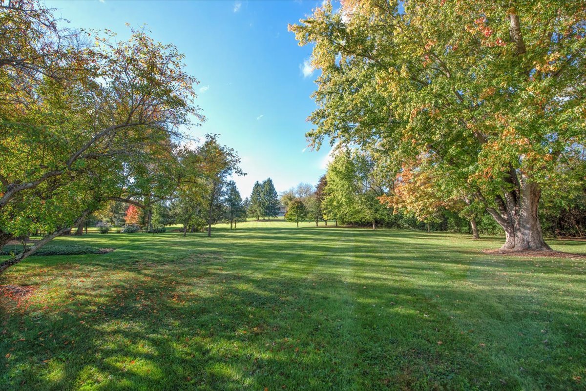 71 Flint Drive, Barrington, IL 60010