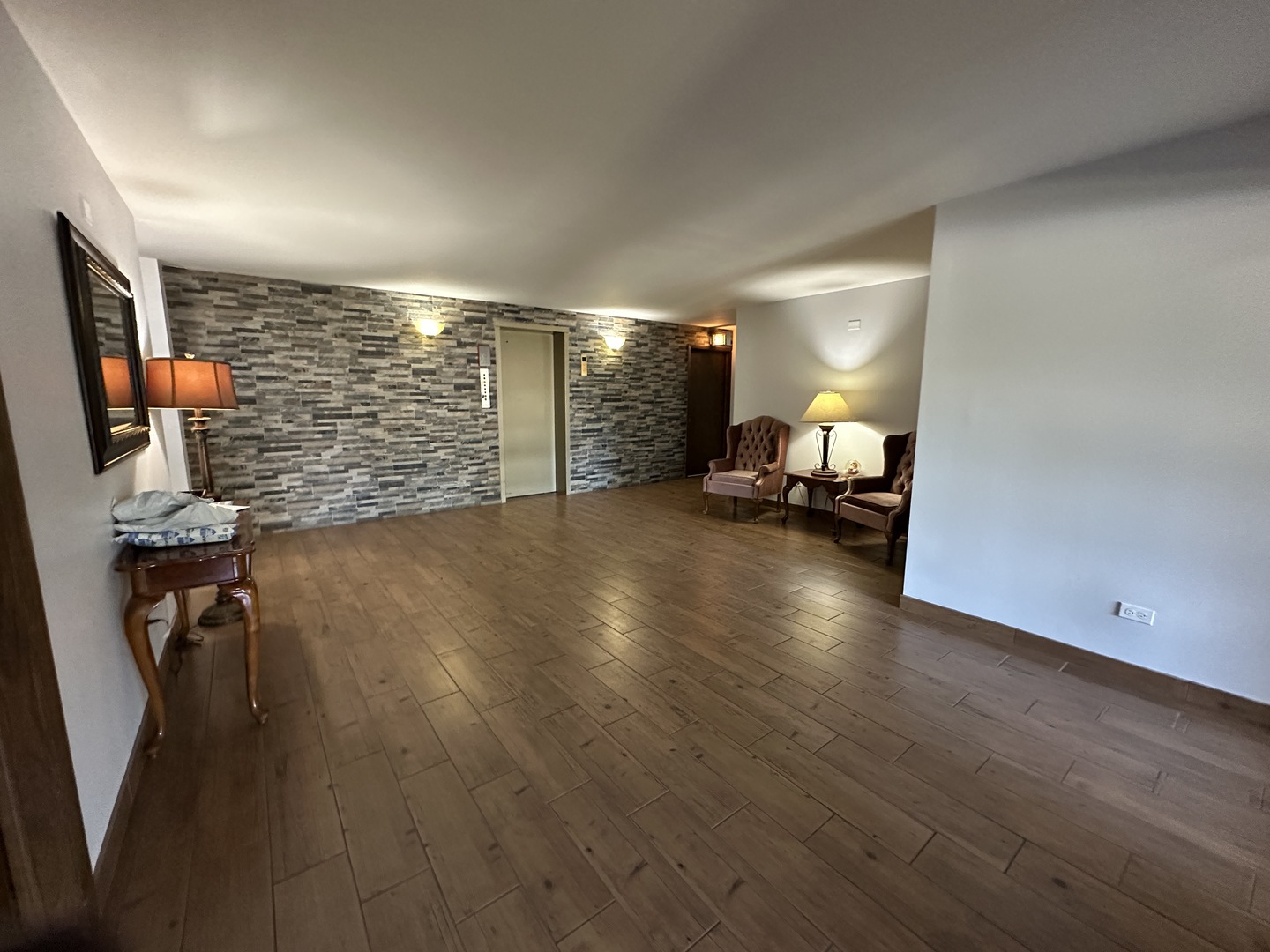 1815 Oakton Street #2A, Park Ridge, IL 60068