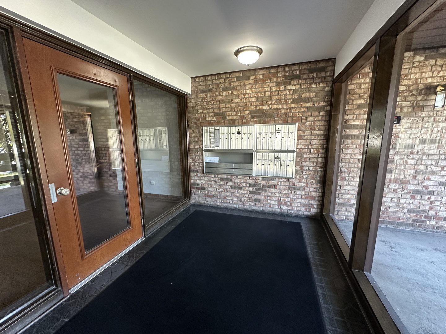 1815 Oakton Street #2A, Park Ridge, IL 60068