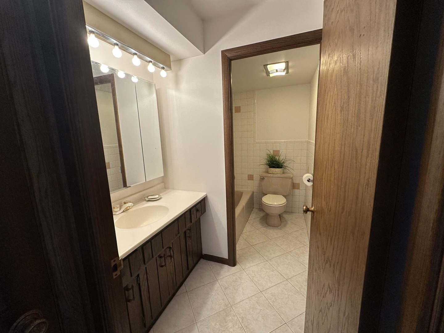 1815 Oakton Street #2A, Park Ridge, IL 60068