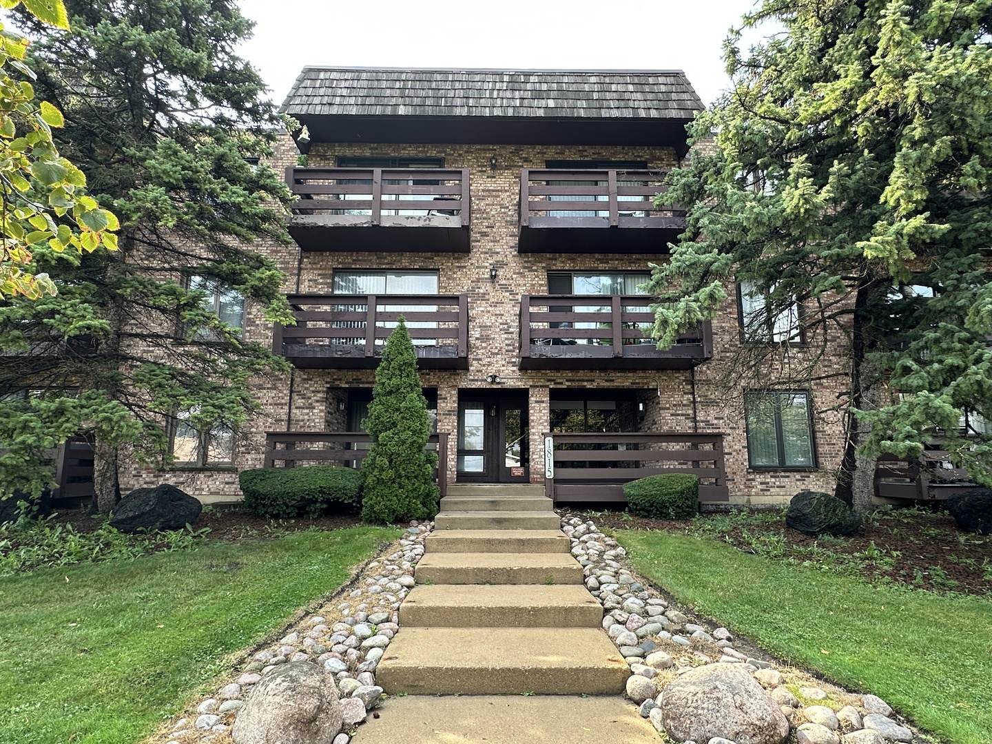 1815 Oakton Street #2A, Park Ridge, IL 60068