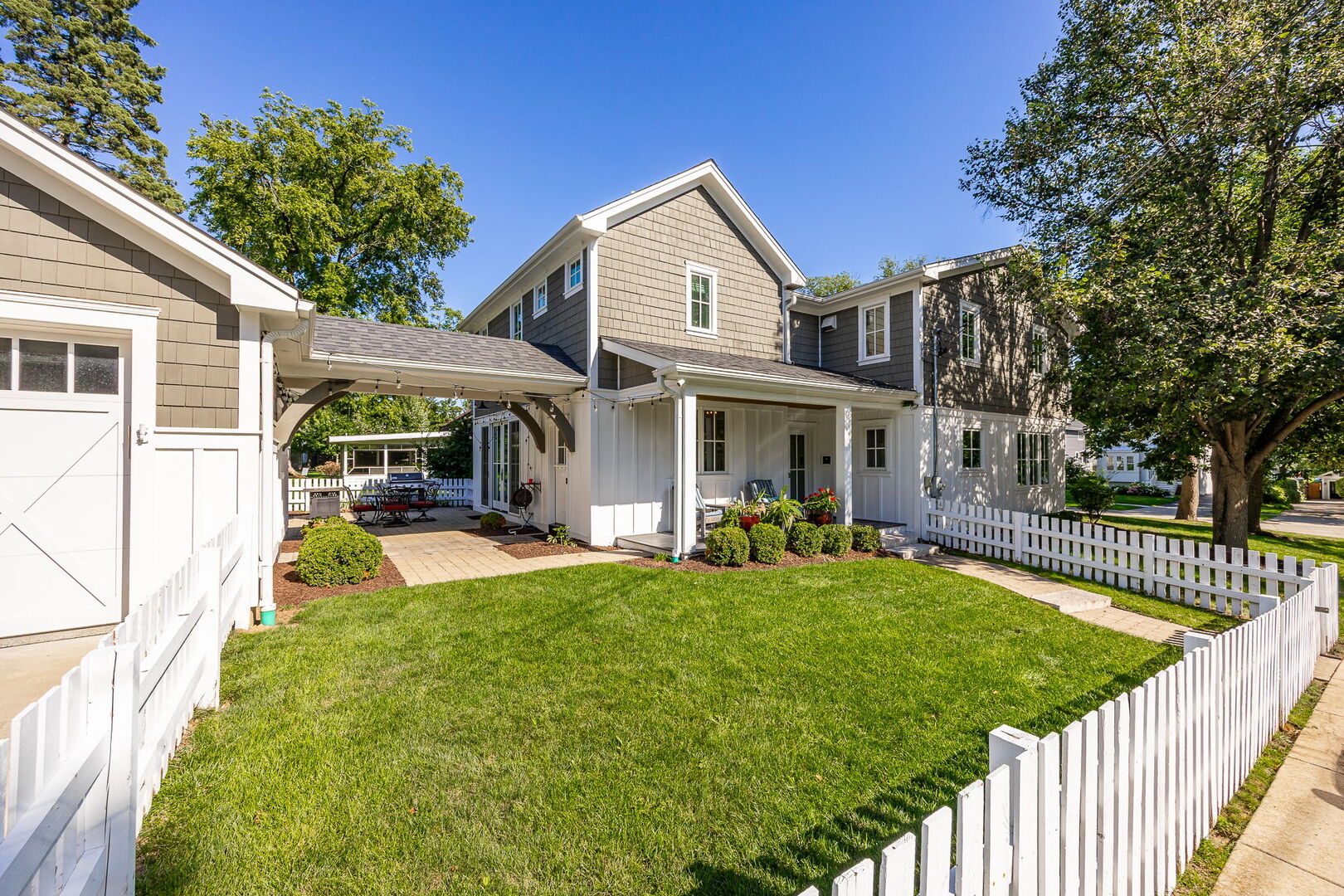 418 Hill Avenue, Glen Ellyn, IL 60137