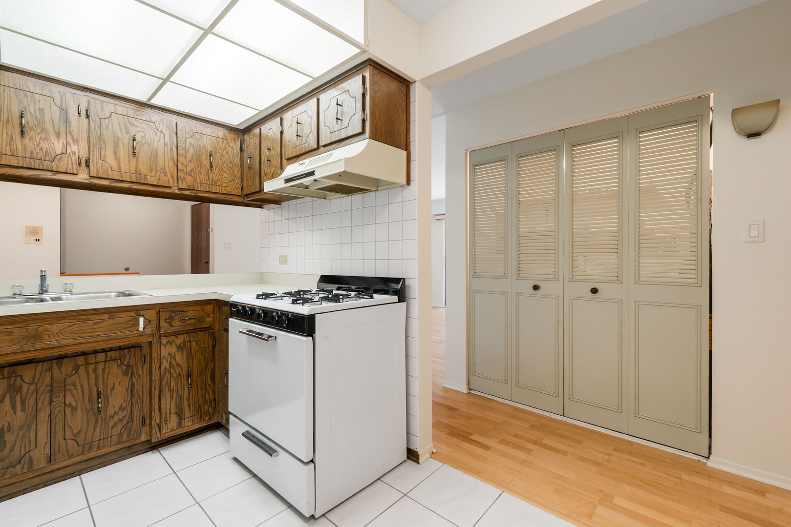 13635 Lamon Avenue #A21, Crestwood, IL 60418