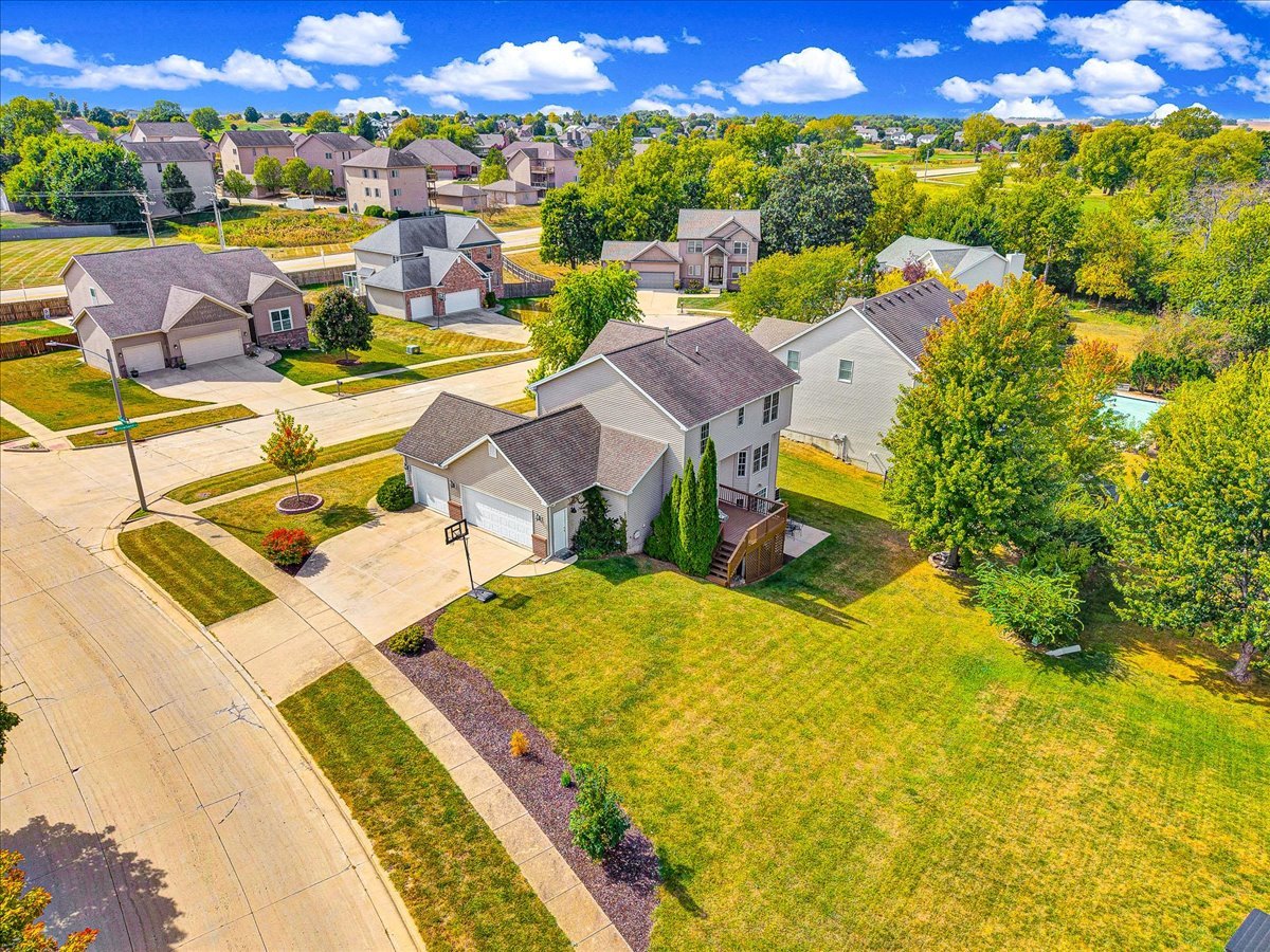 9 Willowbend Court, Bloomington, IL 61705