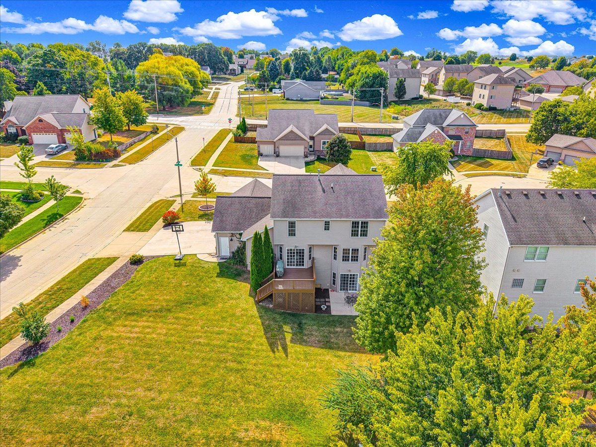 9 Willowbend Court, Bloomington, IL 61705