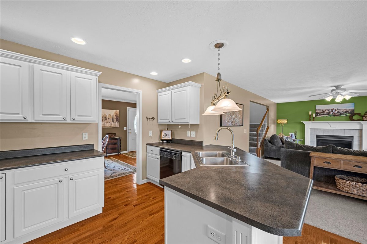 9 Willowbend Court, Bloomington, IL 61705