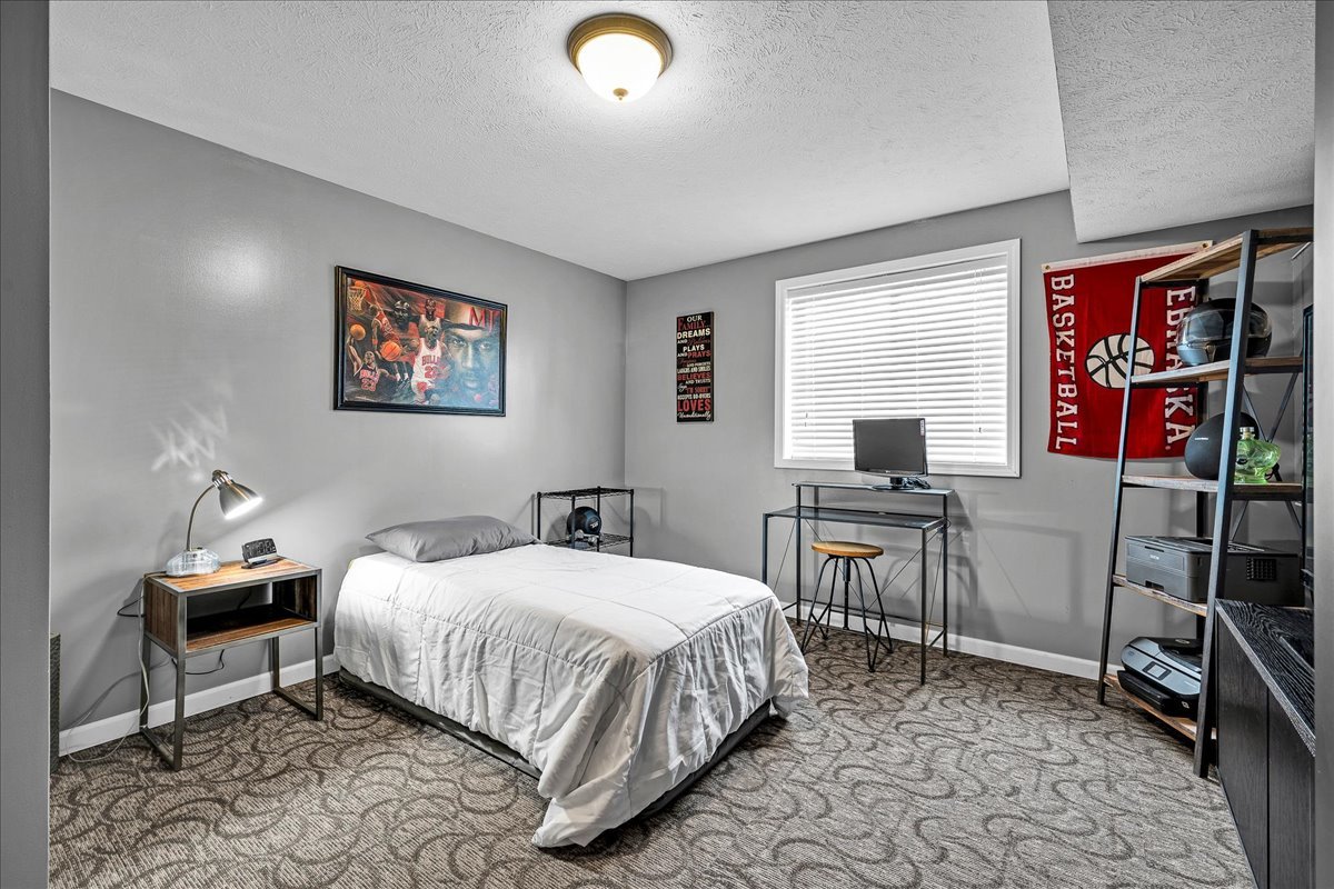 9 Willowbend Court, Bloomington, IL 61705