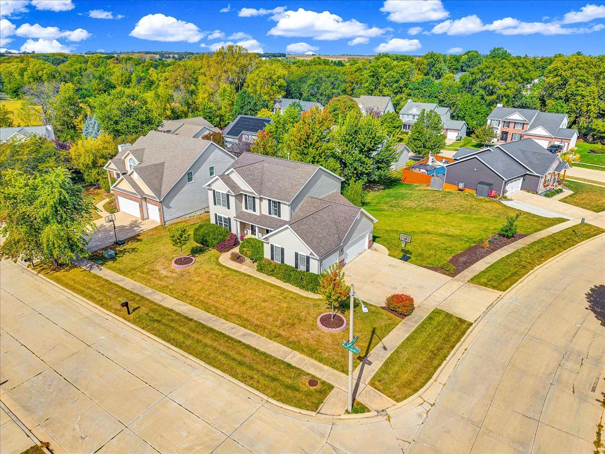 9 Willowbend Court, Bloomington, IL 61705