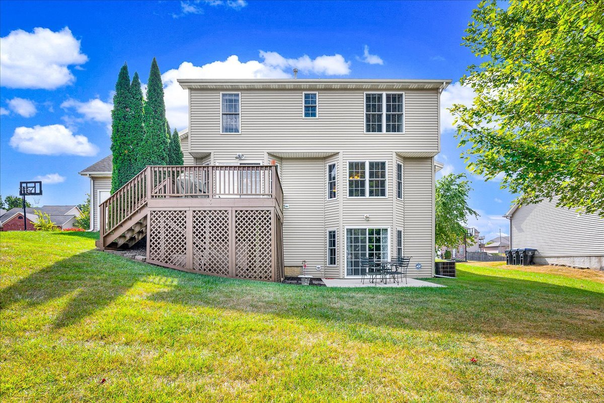 9 Willowbend Court, Bloomington, IL 61705